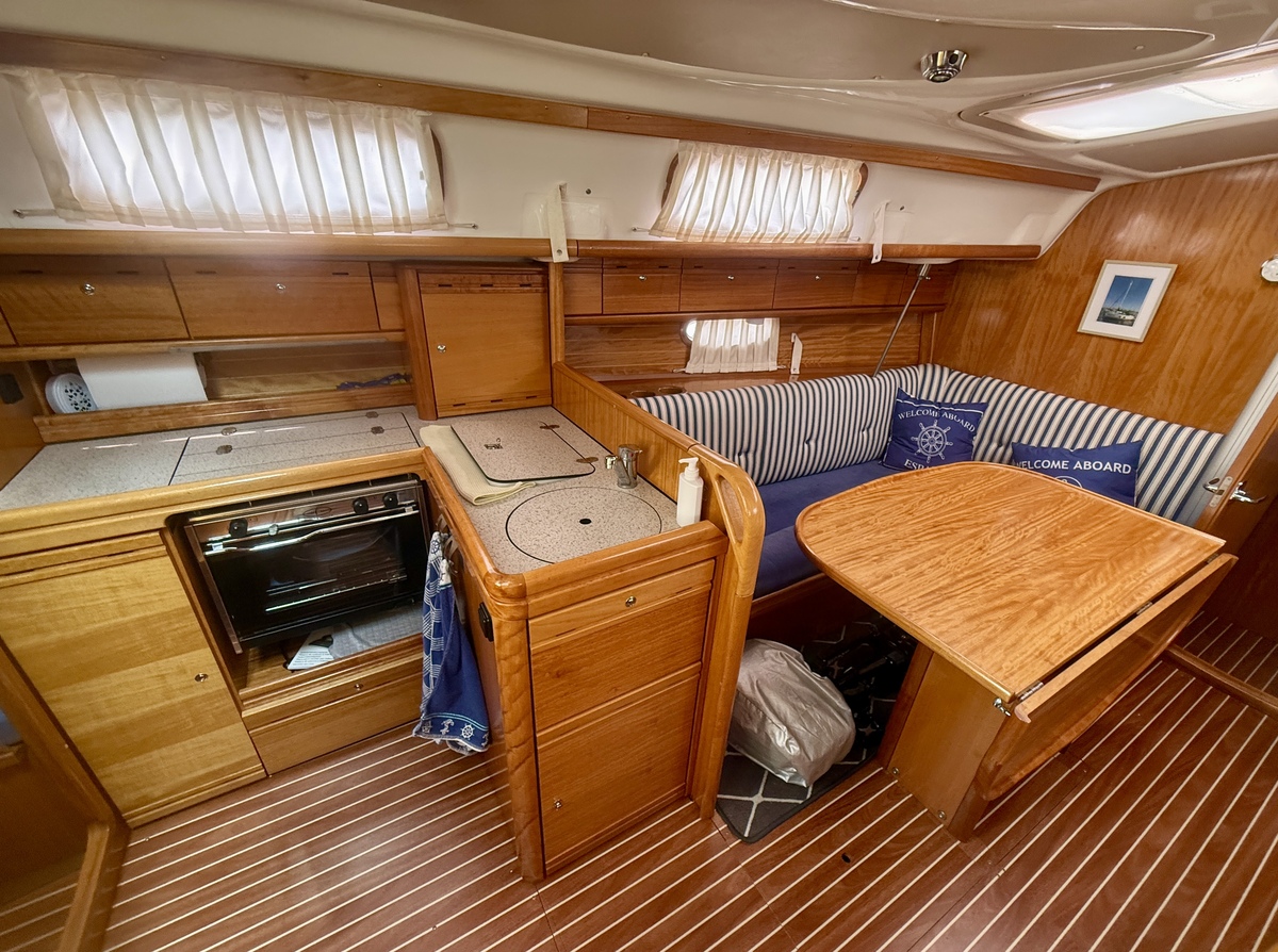 foto: 27 Bavaria  33 Cruiser