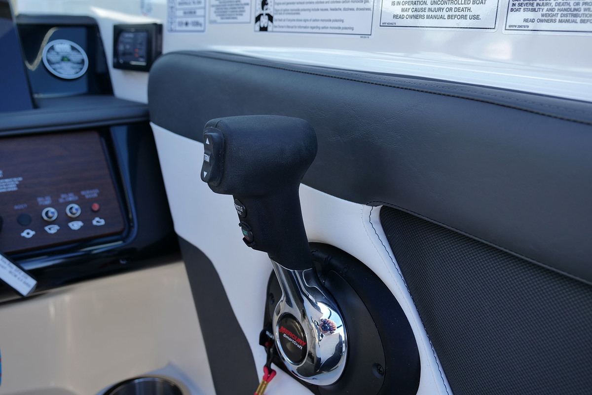 foto: 32 Sea Ray SPX 230