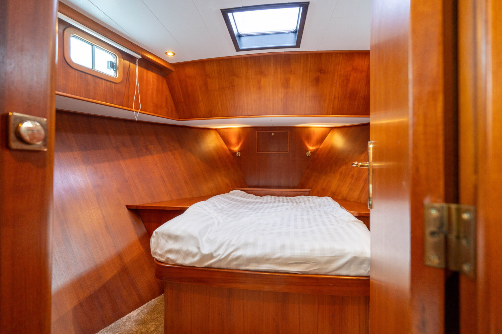 foto: 31 Pieter Beeldsnijder Pieter Beeldsnijder Spiegelkotter 15.00 VS