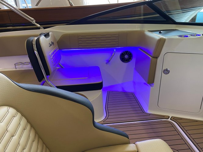 foto: 22 Sea Ray SPX 210 Outboard