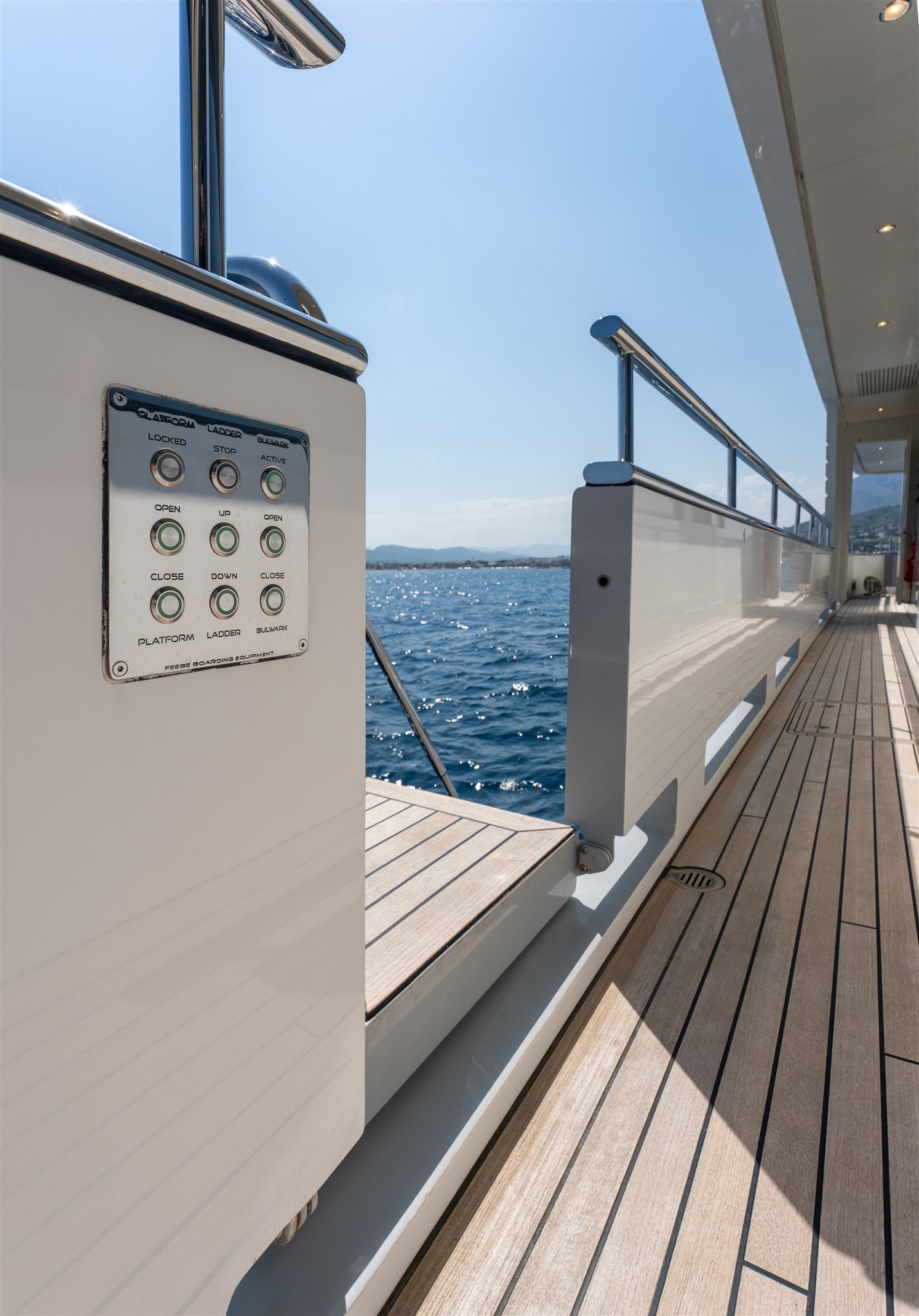 foto: 28 Van Der Valk Shipyard Custom Explorer