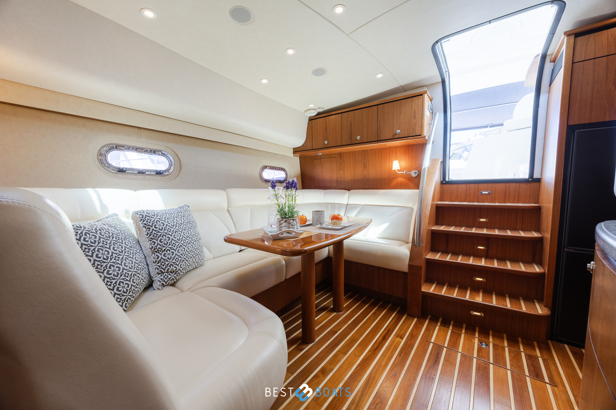 foto: 38 Tiara 4300 Sovran