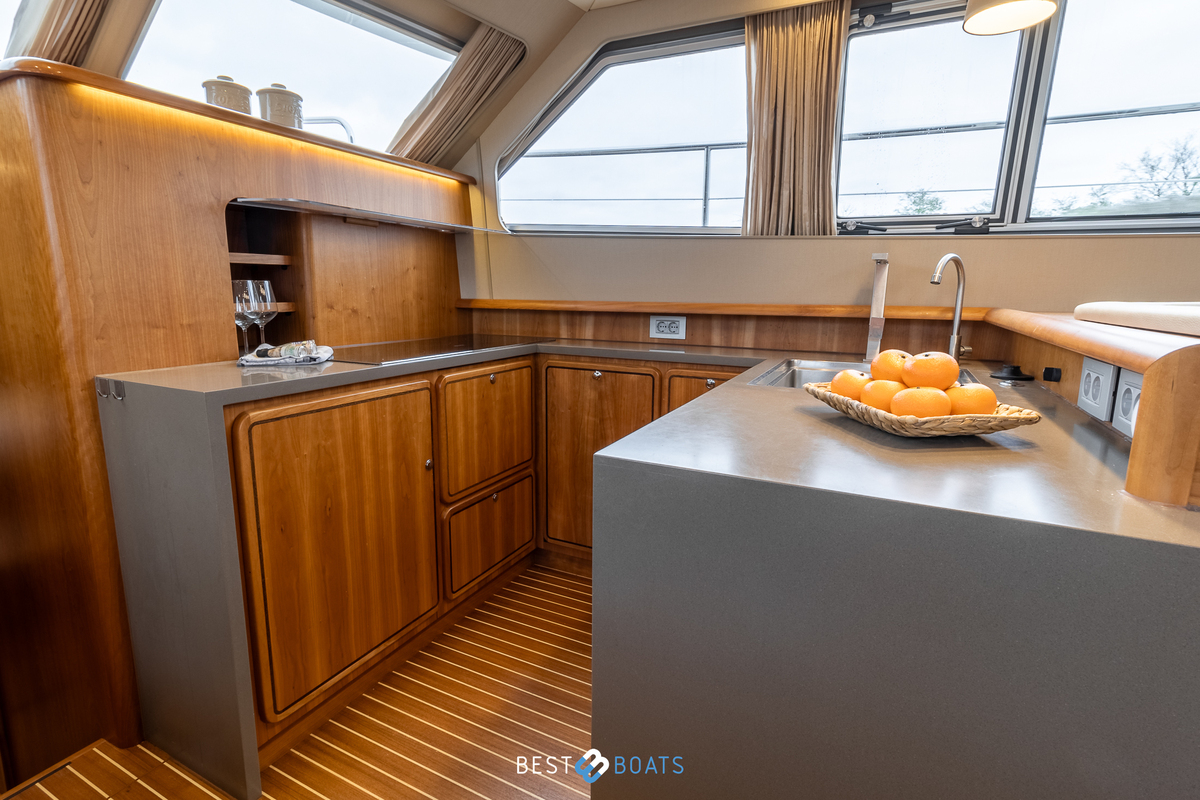 foto: 45 Linssen Grand Sturdy 500 AC Wheelhouse Long Top