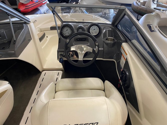 foto: 6 Larson LX 710