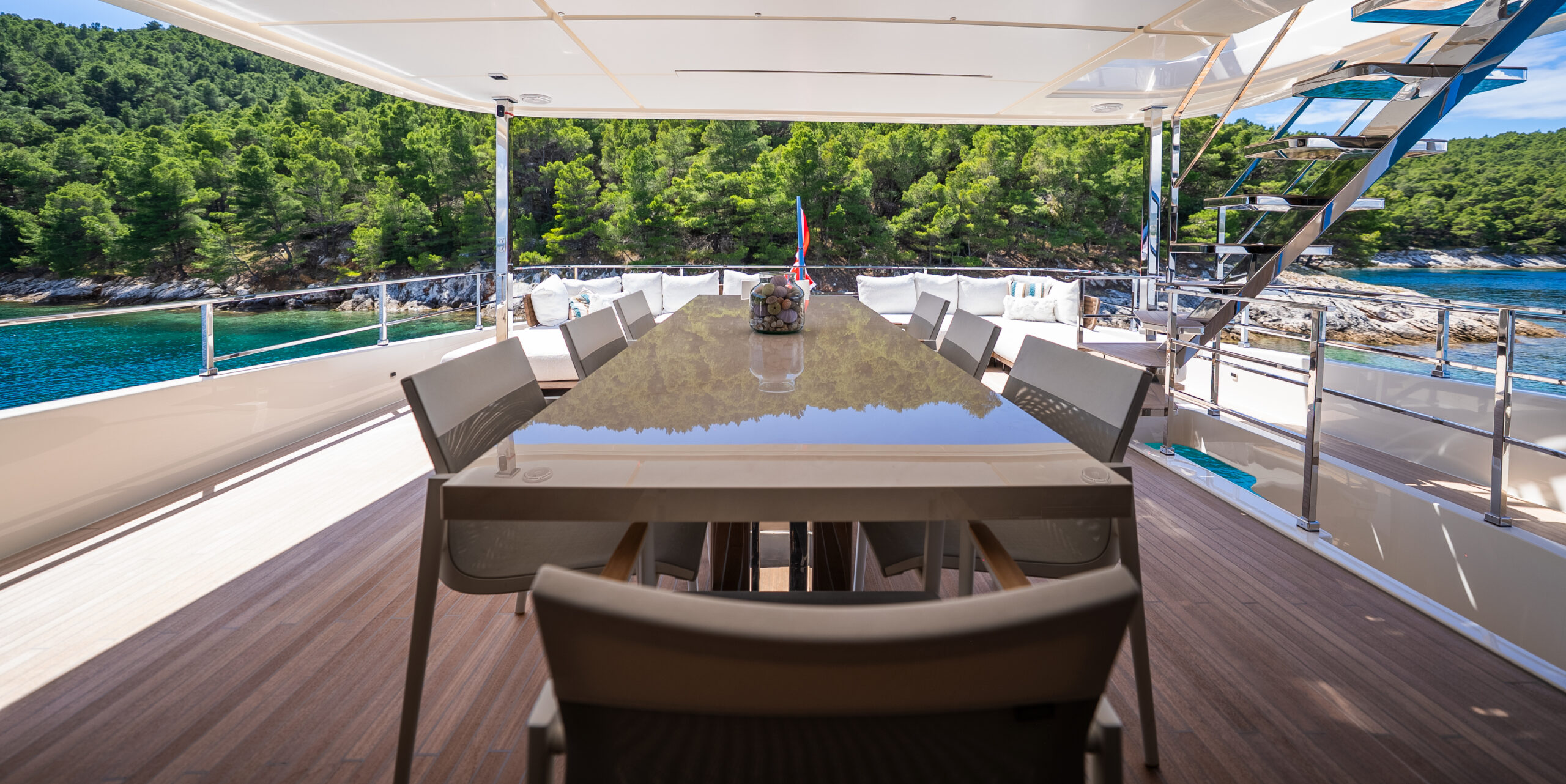 foto: 85 Custom Line Navetta 33
