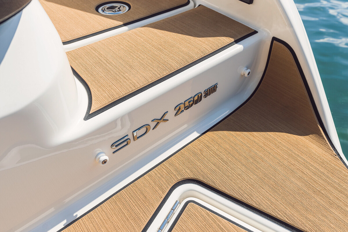 foto: 15 Sea Ray SDX 250 Surf