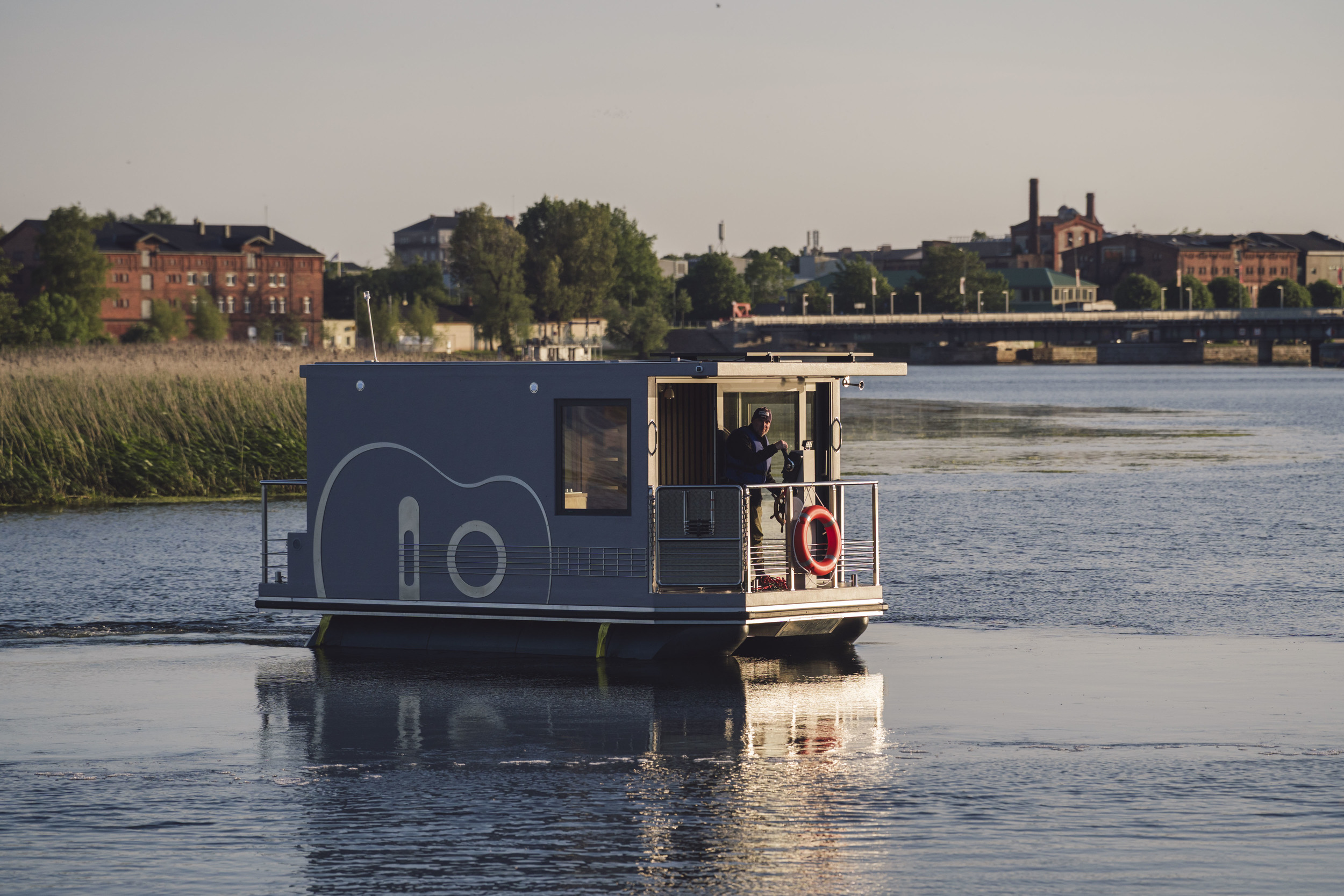 foto: 28 SHB Houseboat GTR 6.3