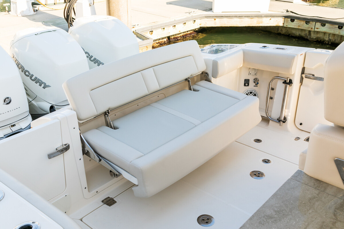 foto: 45 Boston Whaler 350 Realm