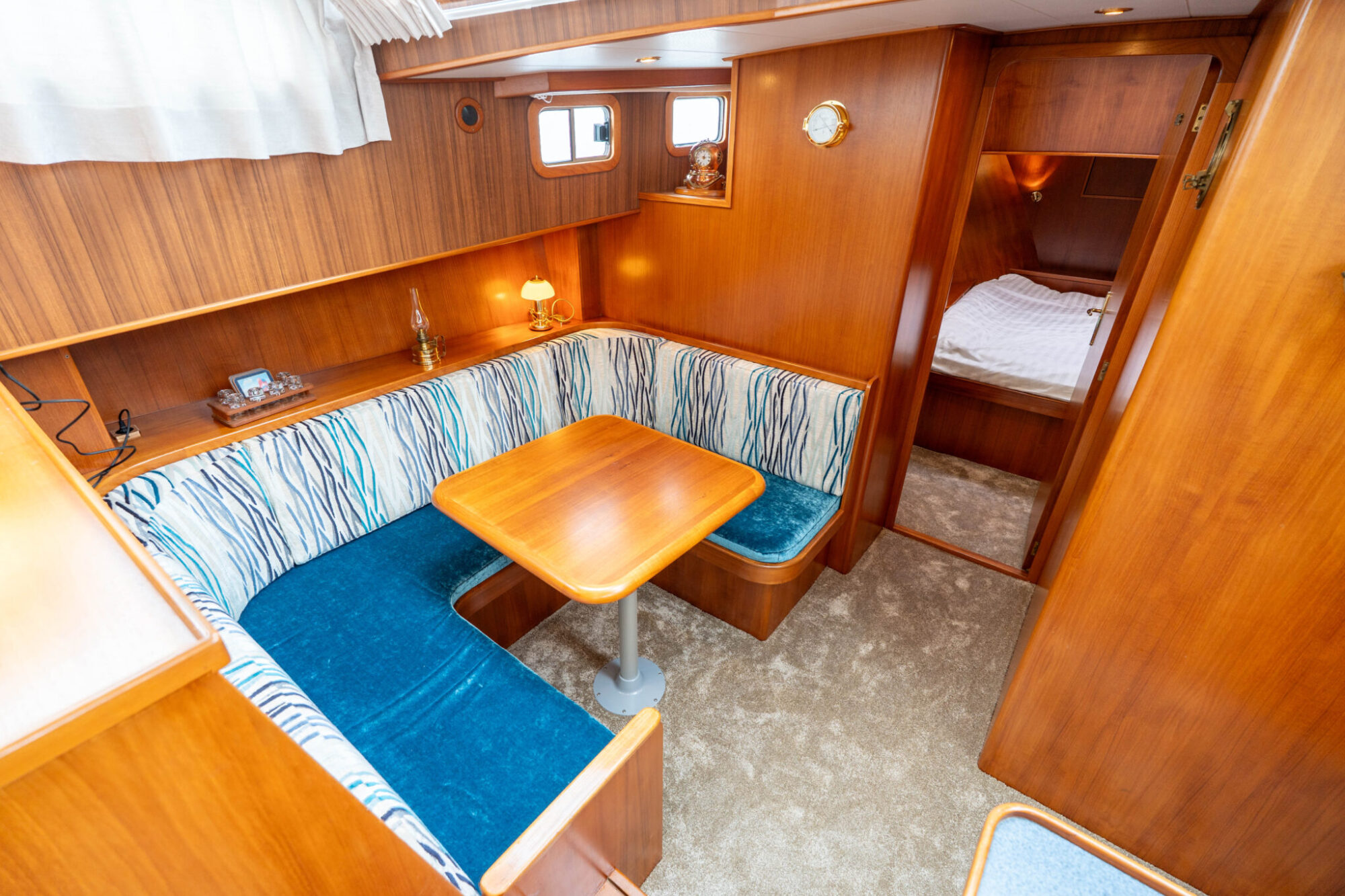 foto: 23 Pieter Beeldsnijder Pieter Beeldsnijder Spiegelkotter 15.00 VS