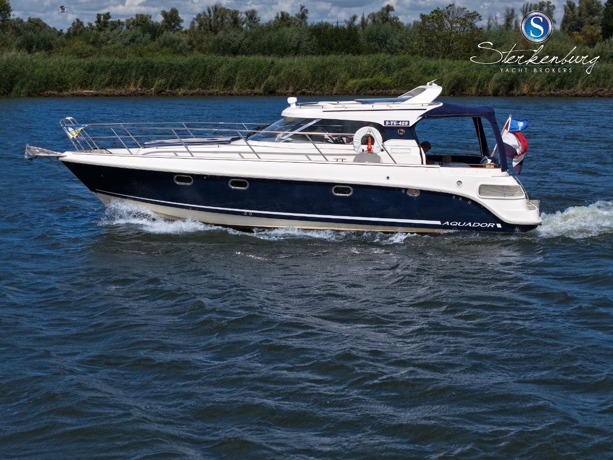 foto: 38 Aquador 33 HT