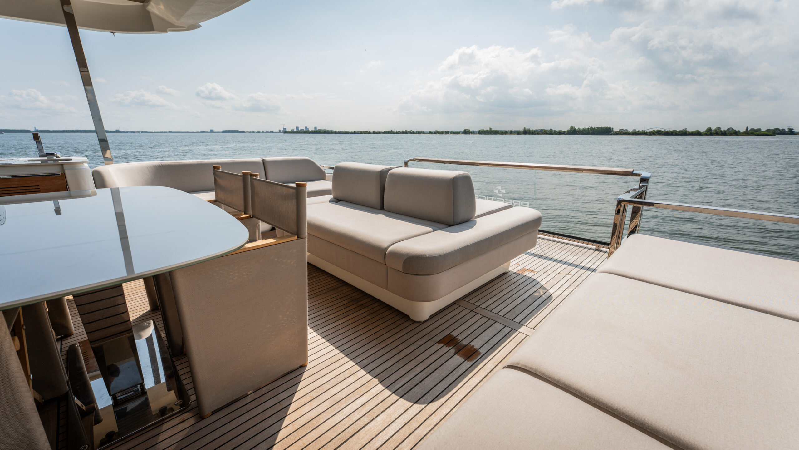 foto: 128 Prestige X70