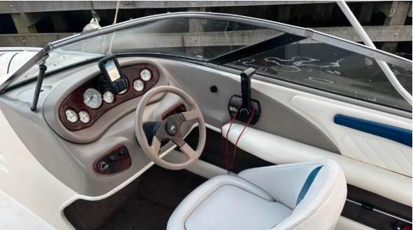 foto: 5 Montery4.3L Mercruiser V6