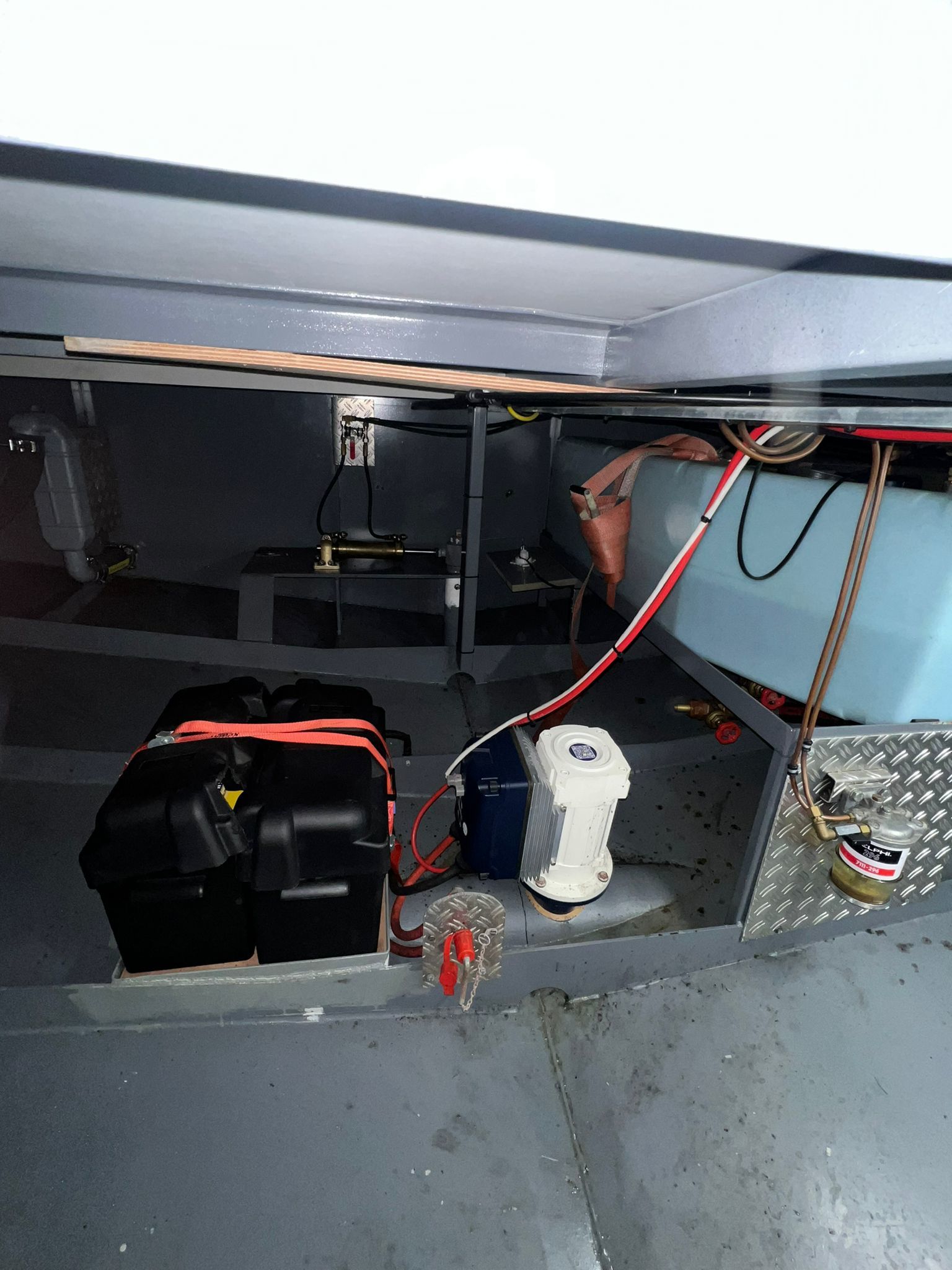 foto: 33 Houseboat Friesland 12.75 X 4.50 (inboard Engine)