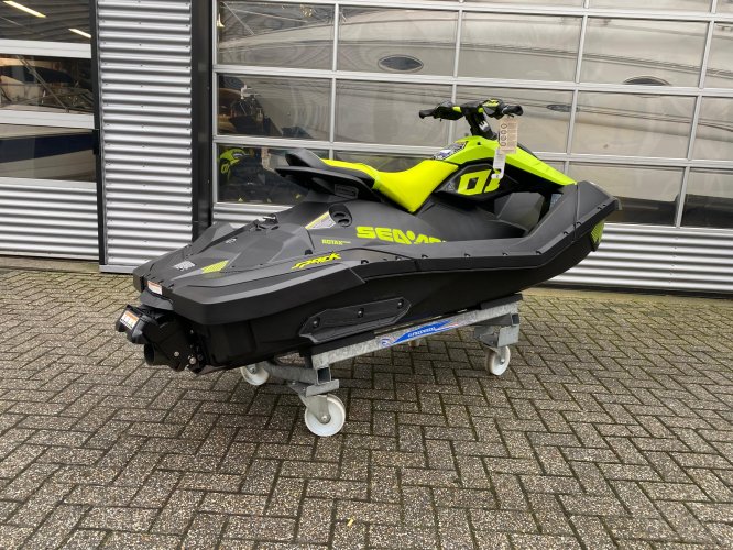 foto: 6 Sea-Doo Spark 2-up Trixx 2023 MANTA GREEN