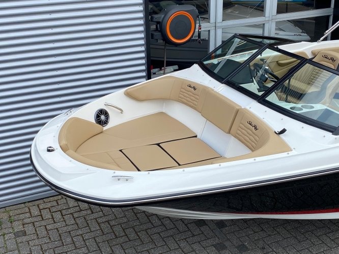 foto: 23 Sea Ray SPX 210 Outboard