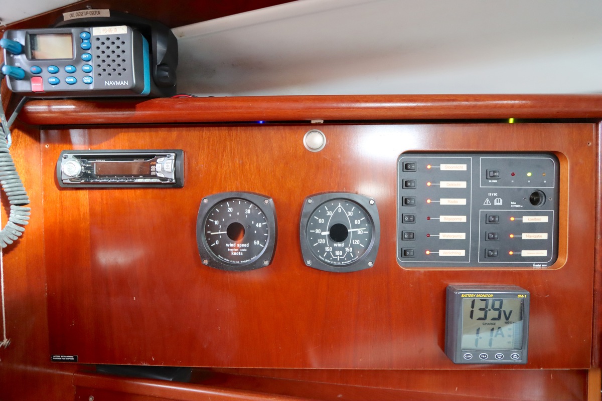 foto: 31 Beneteau Oceanis Clipper 331 Lifting keel