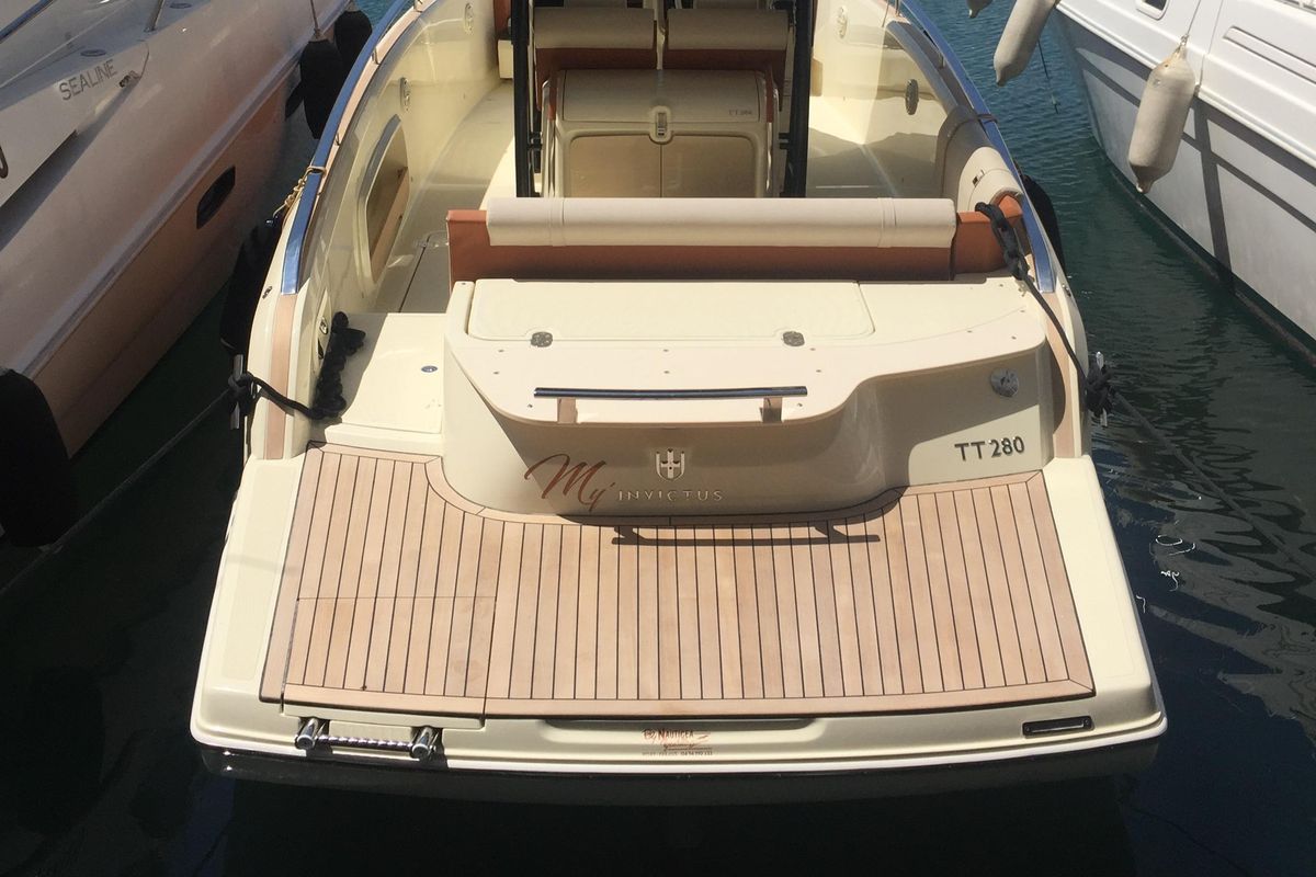 foto: 9 Invictus 280 TT