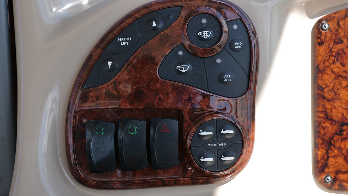 foto: 83 Sea Ray 340 Sundancer