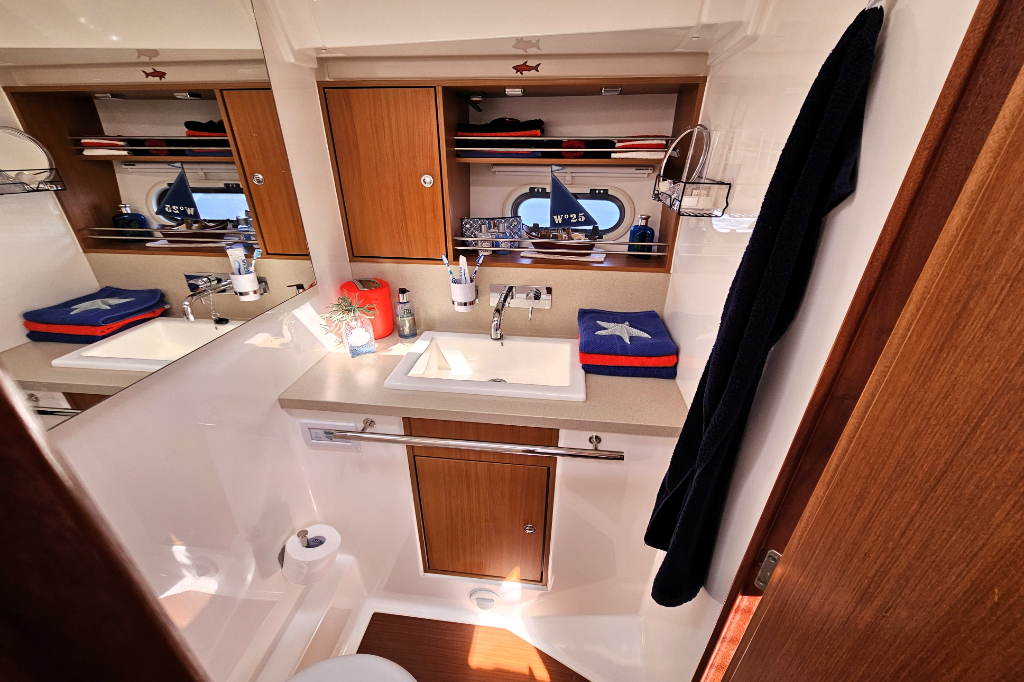 foto: 100 Bavaria 43 HT