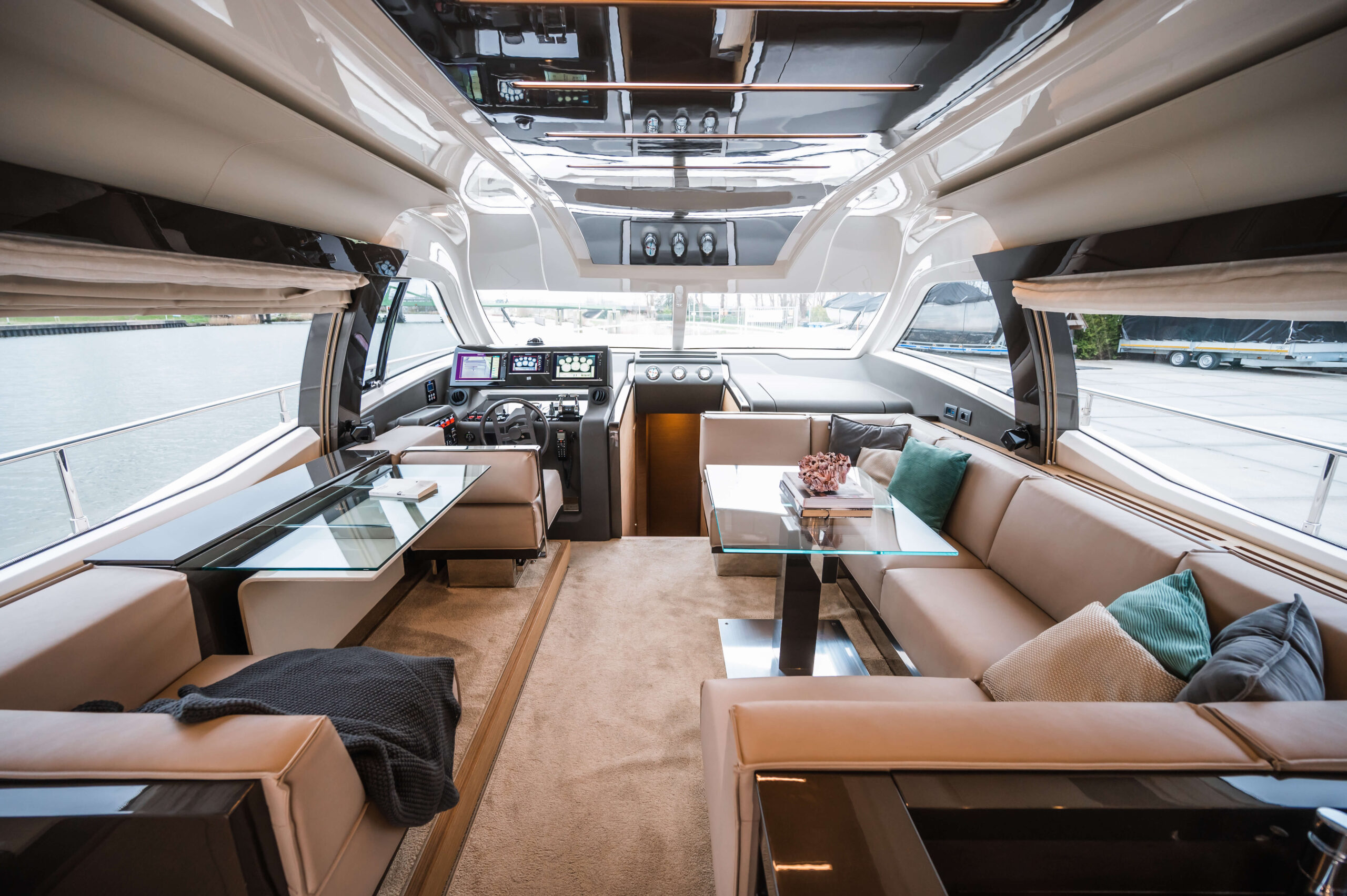 foto: 86 Ferretti Yachts 550