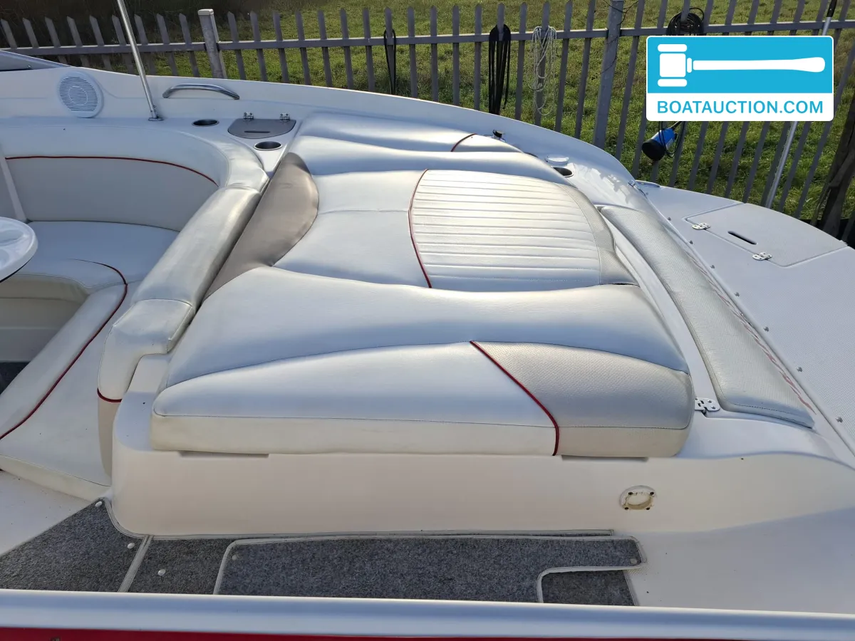 foto: 16 Rinker 246 Captiva Cuddy