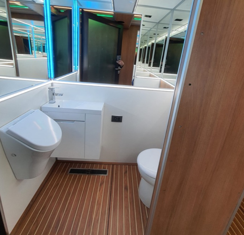 foto: 8 Houseboat Holiday Sun Deck 60
