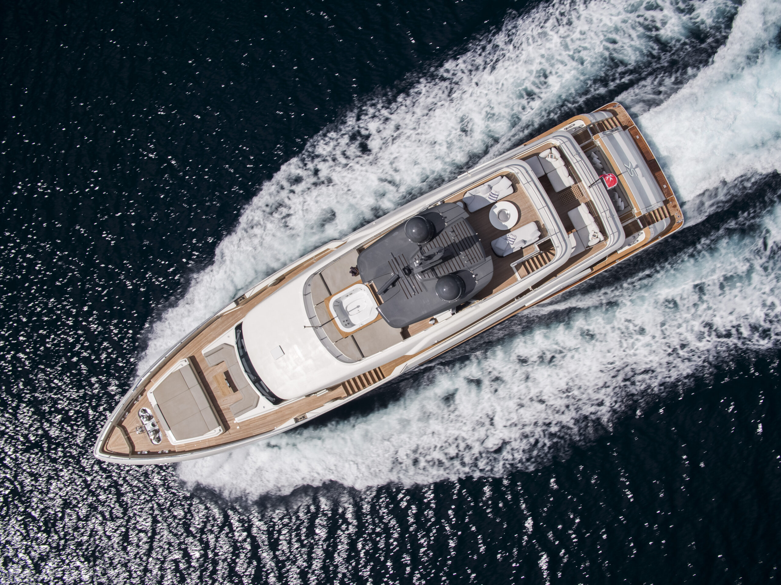 foto: 87 Custom Line Navetta 33