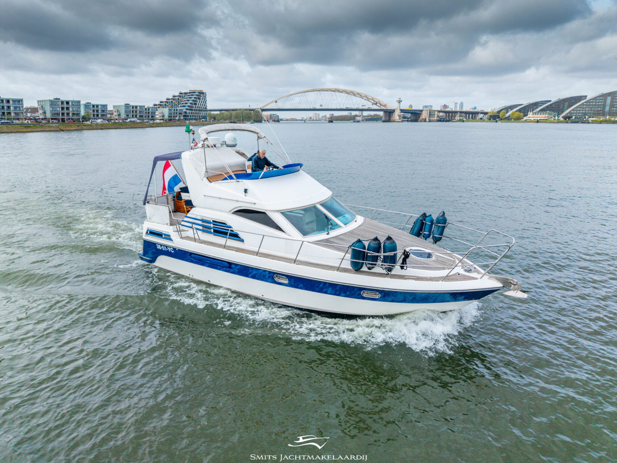 foto: 89 Astor Astor 37 Flybridge