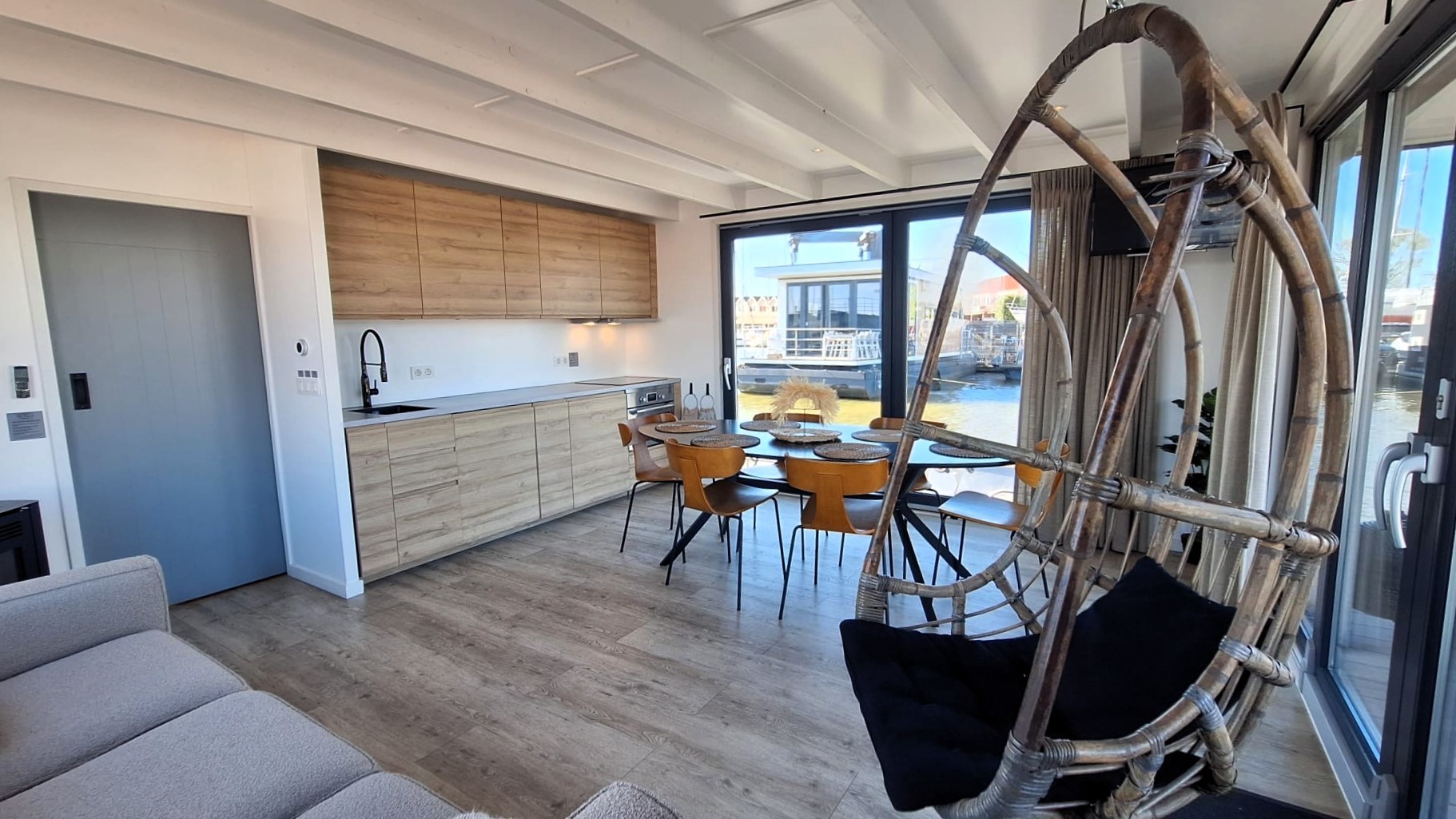 foto: 28 Surla 15 Houseboat Zelfvoorzienend