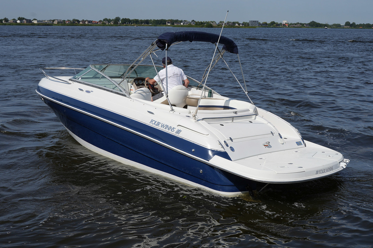 foto: 21 Four Winns 225 Sundowner