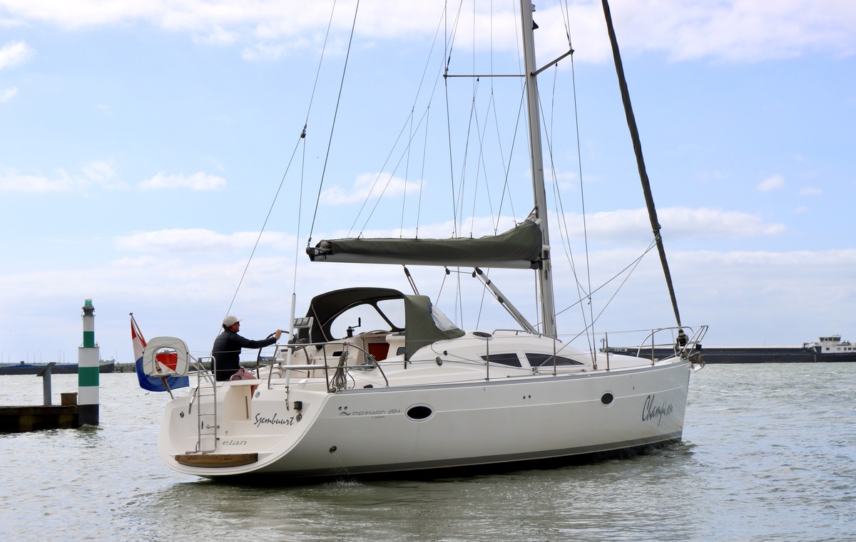 foto: 33 Elan 384 impression