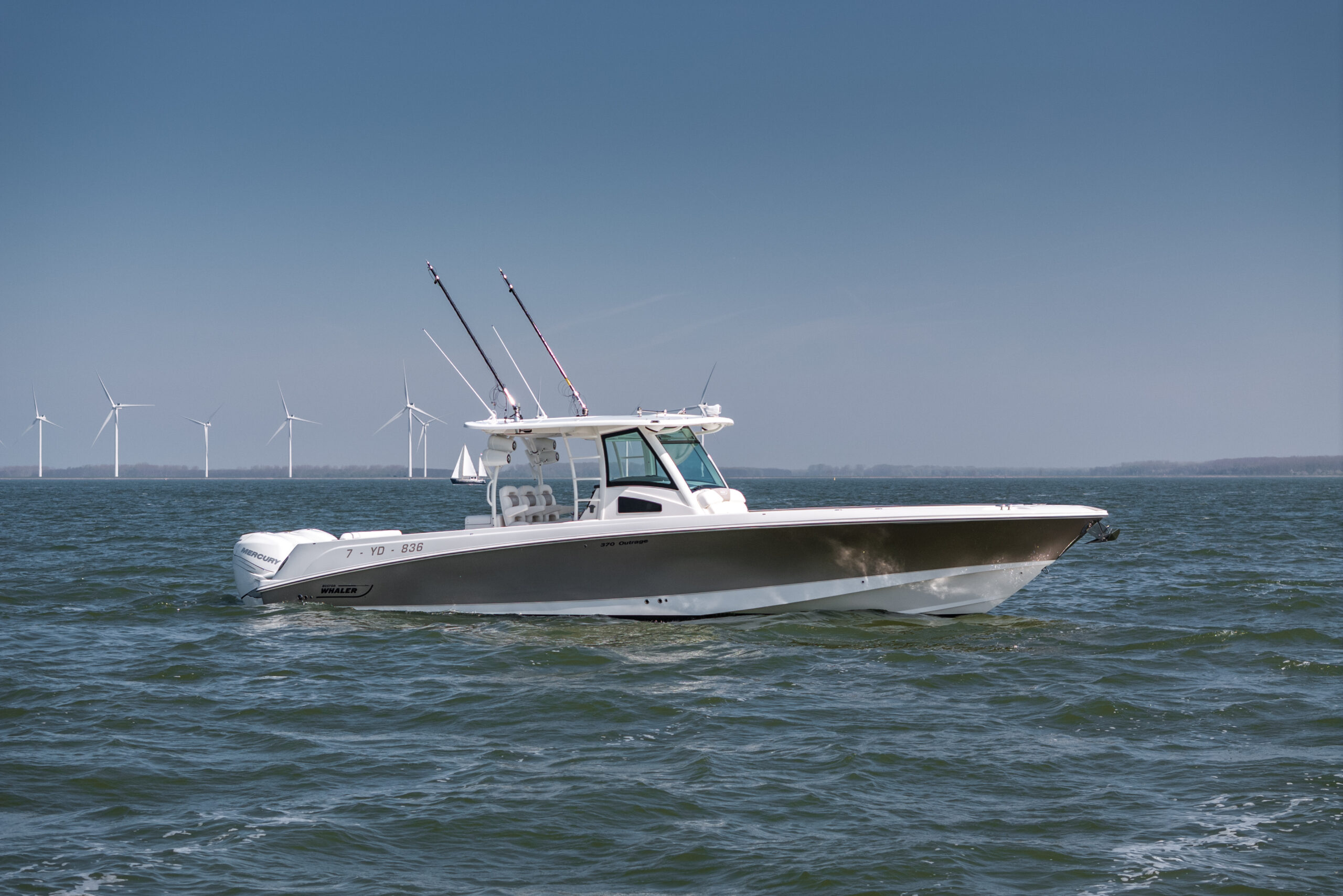 foto: 64 Boston Whaler 370 Outrage