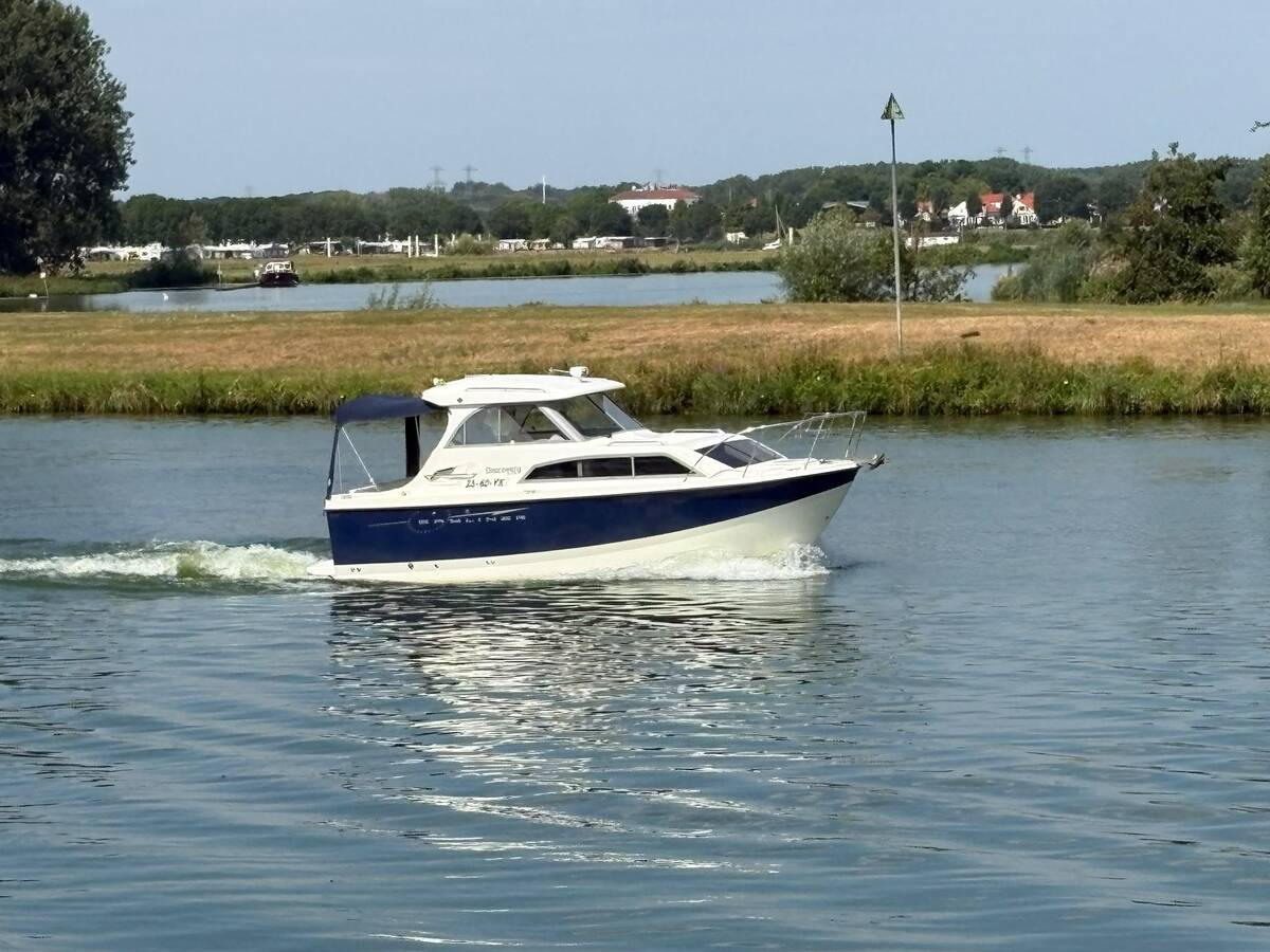 foto: 31 Bayliner 246 Discovery 