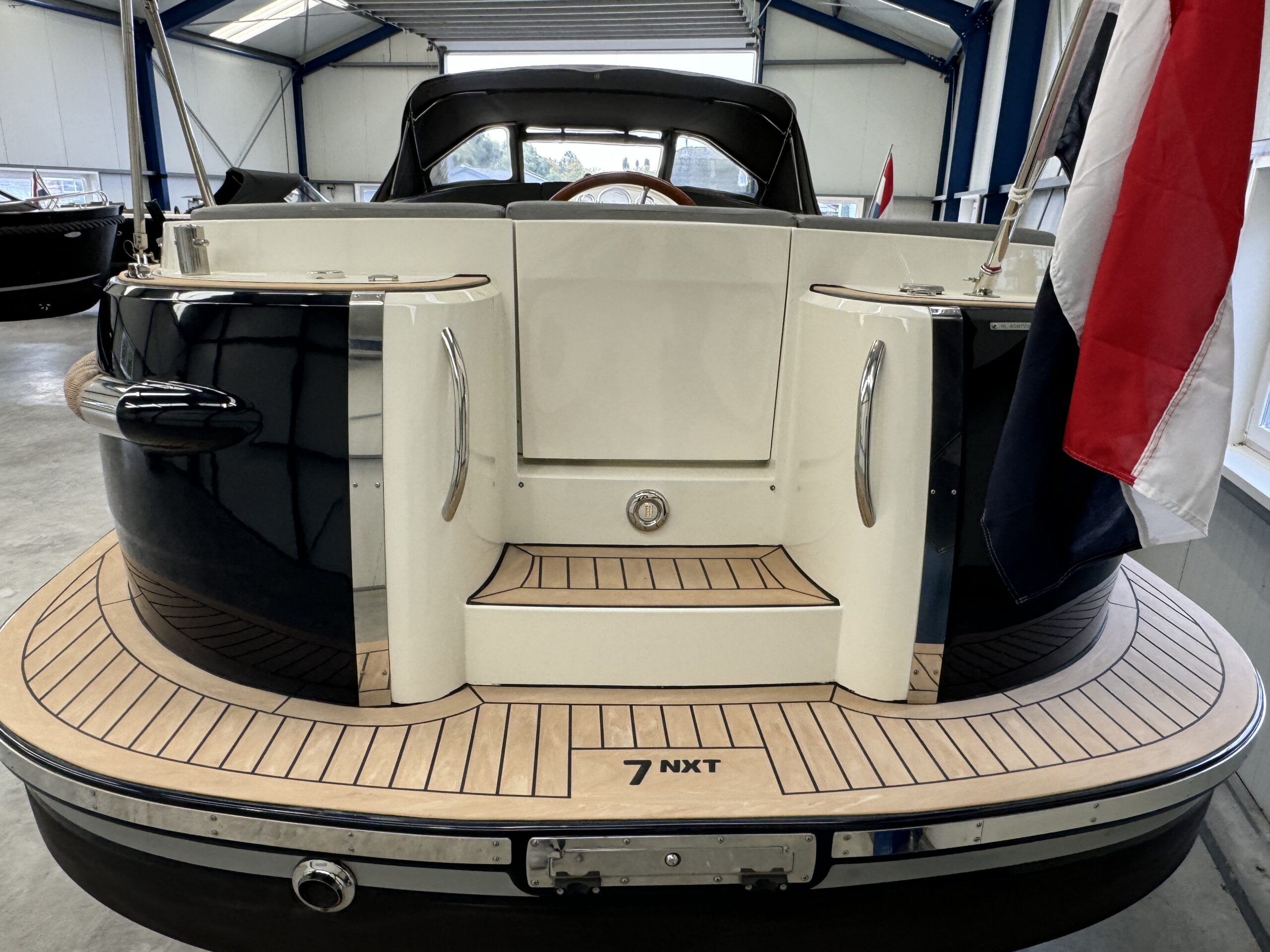 foto: 73 Motorboat 800