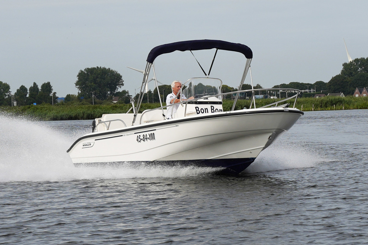 foto: 27 Boston Whaler 180 Dauntless