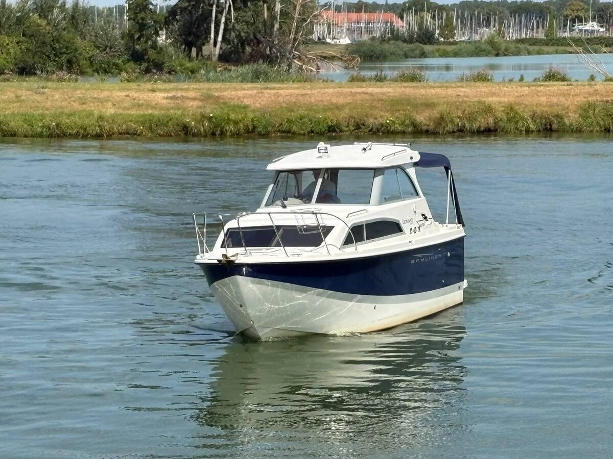 foto: 32 Bayliner 246 Discovery 