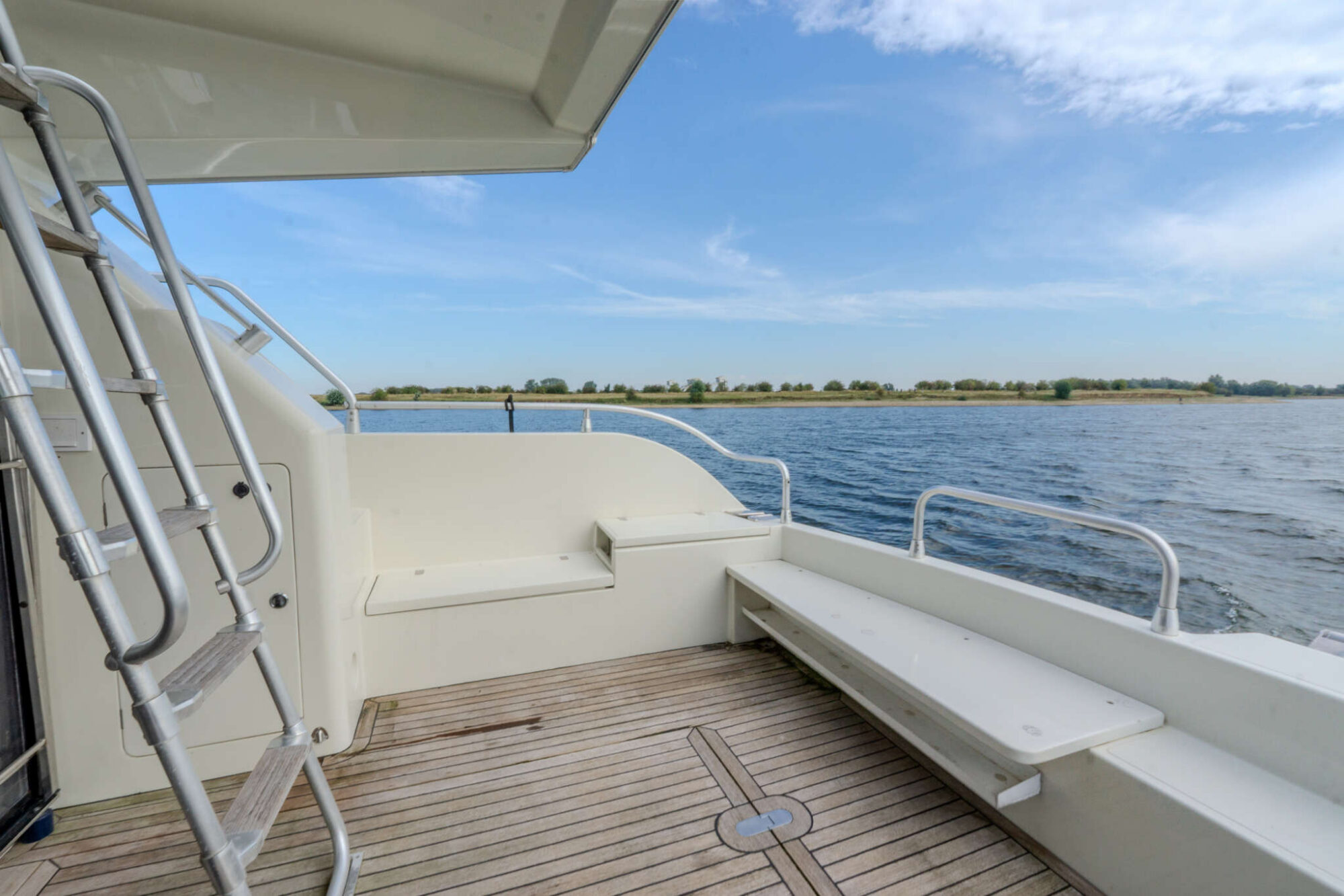 foto: 51 Mochi Craft Mochi Craft 43 Flybridge