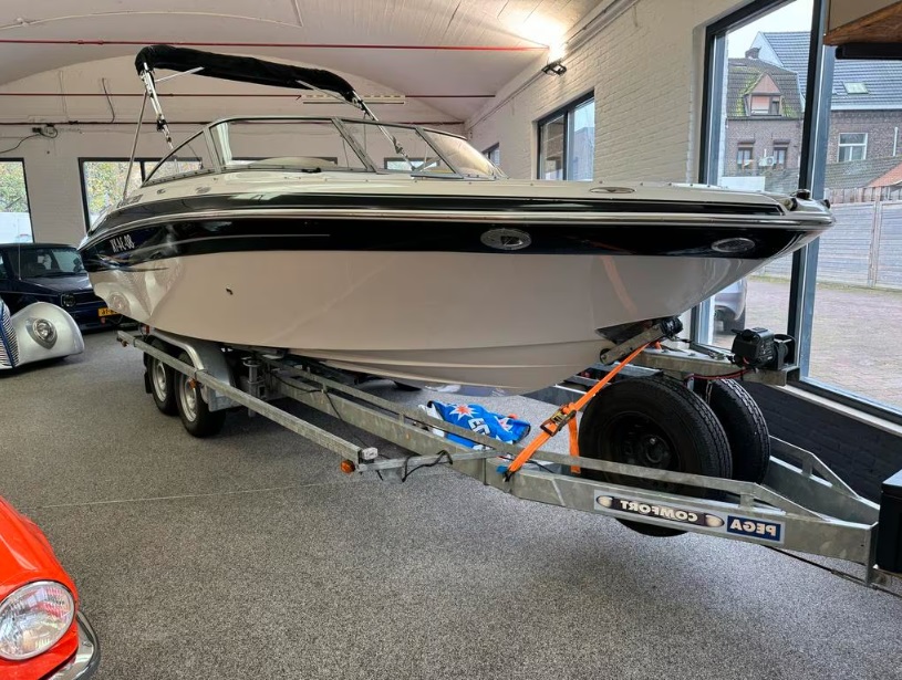 Four Winns  Horizon 210