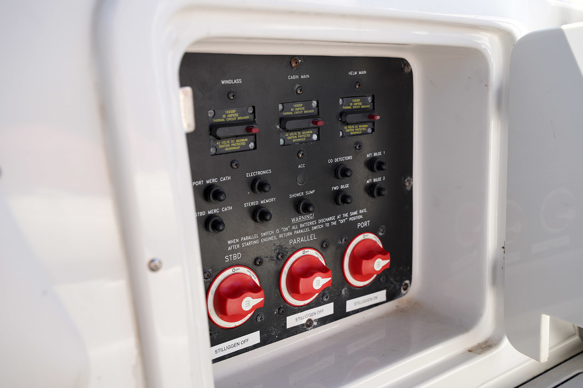 foto: 37 Crownline 315 SCR