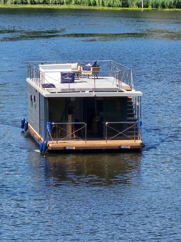 foto: 29 Campi 460 Houseboat