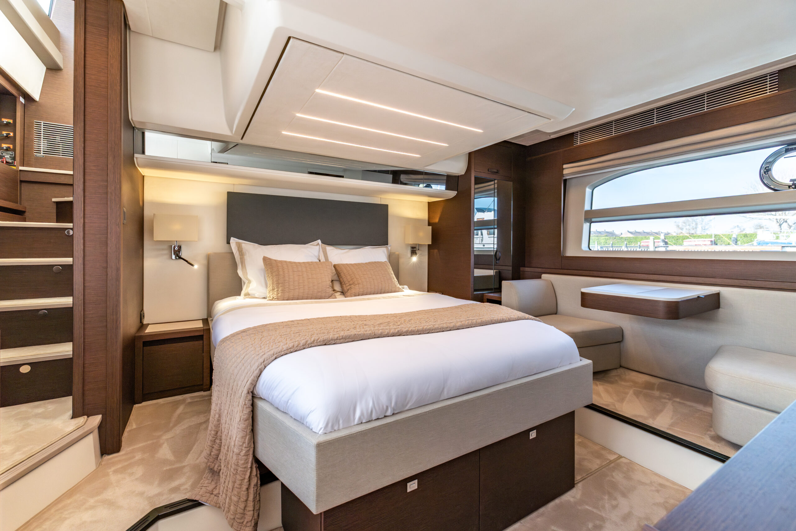 foto: 49 Prestige 590