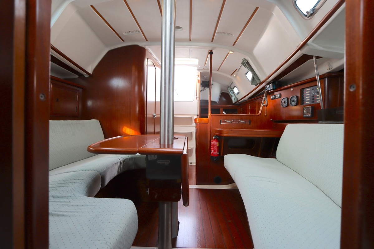 foto: 32 Beneteau Oceanis Clipper 331 Lifting keel