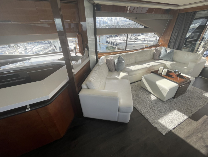 foto: 15 Princess 72 FLY