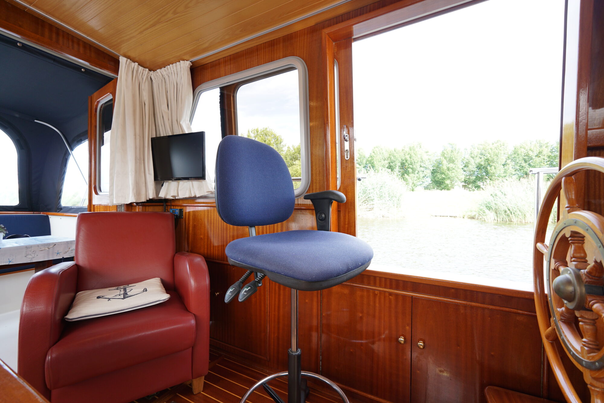foto: 36 Crown yachts Crown Kruiser 10.90 ZLK Spiegeldeur