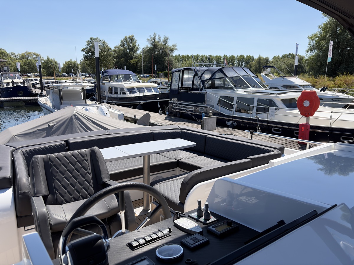foto: 24 Boarncruiser 44 Elegance AC