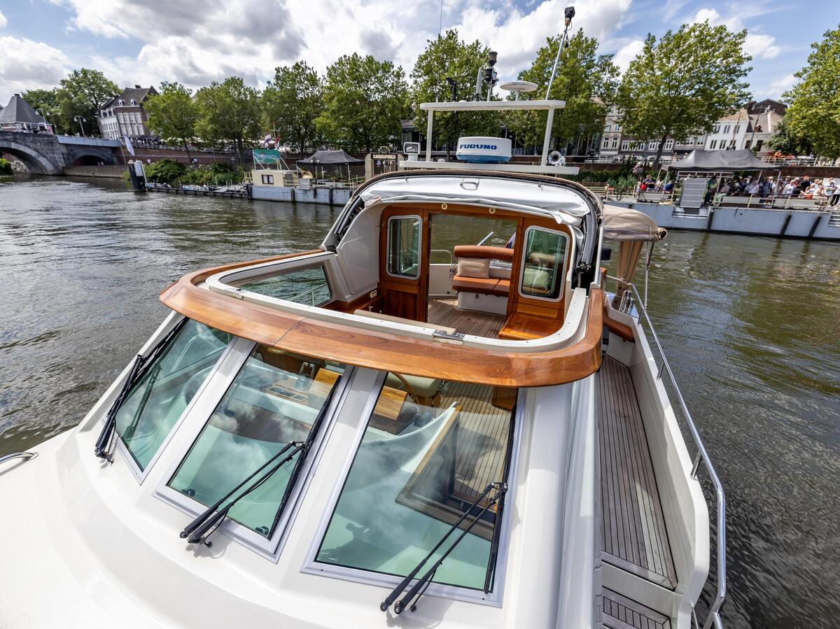 foto: 91 Linssen  Grand Sturdy 500 Variotop