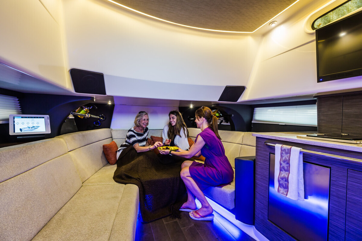 foto: 17 Boston Whaler 420 Outrage