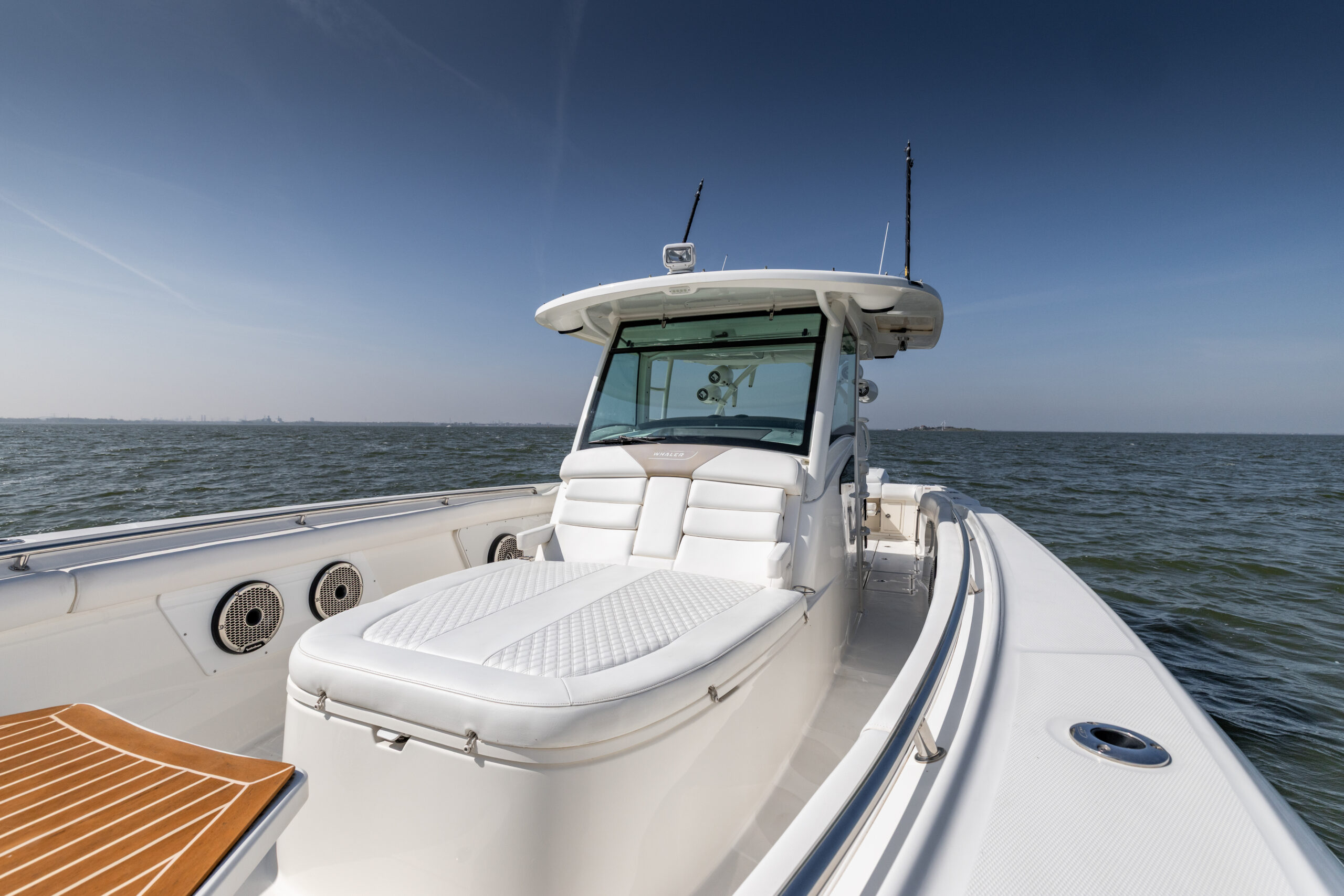 foto: 58 Boston Whaler Whaler 370 Outrage