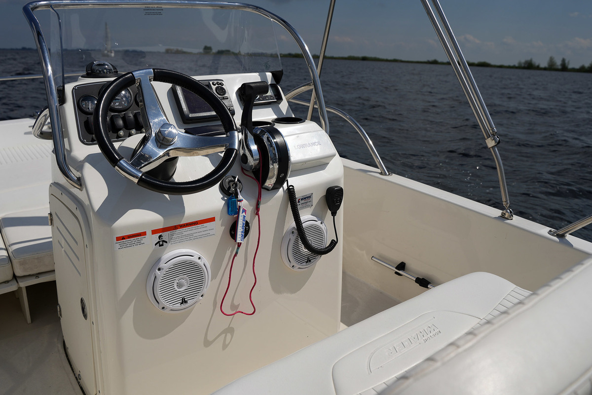 foto: 27 Boston Whaler 170 Dauntless