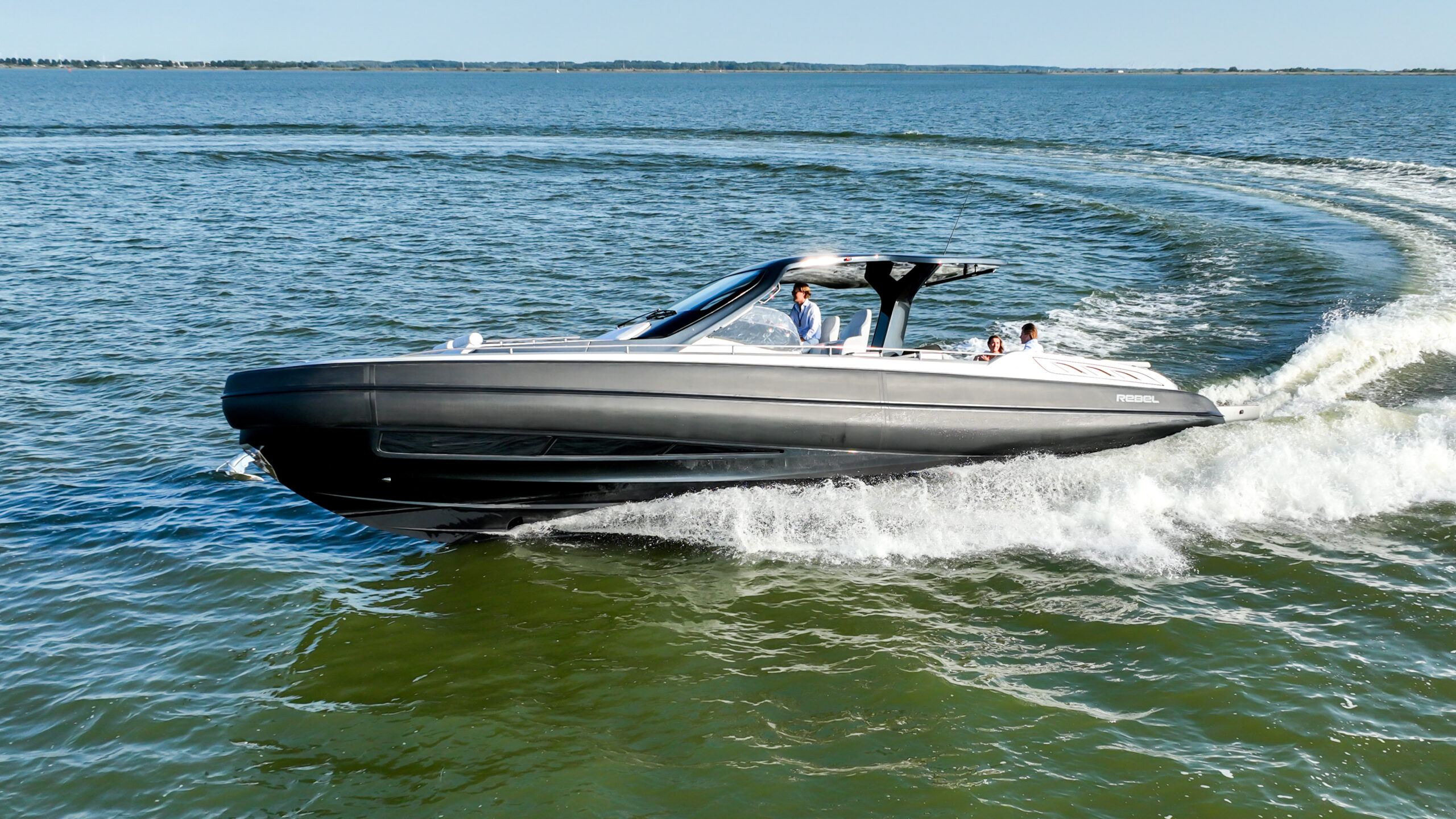 foto: 6 Sacs Rebel 47